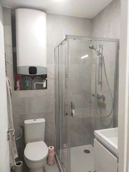 2 Piece Avec Terrasse Ensoleille Apartment Suresnes Bagian luar foto